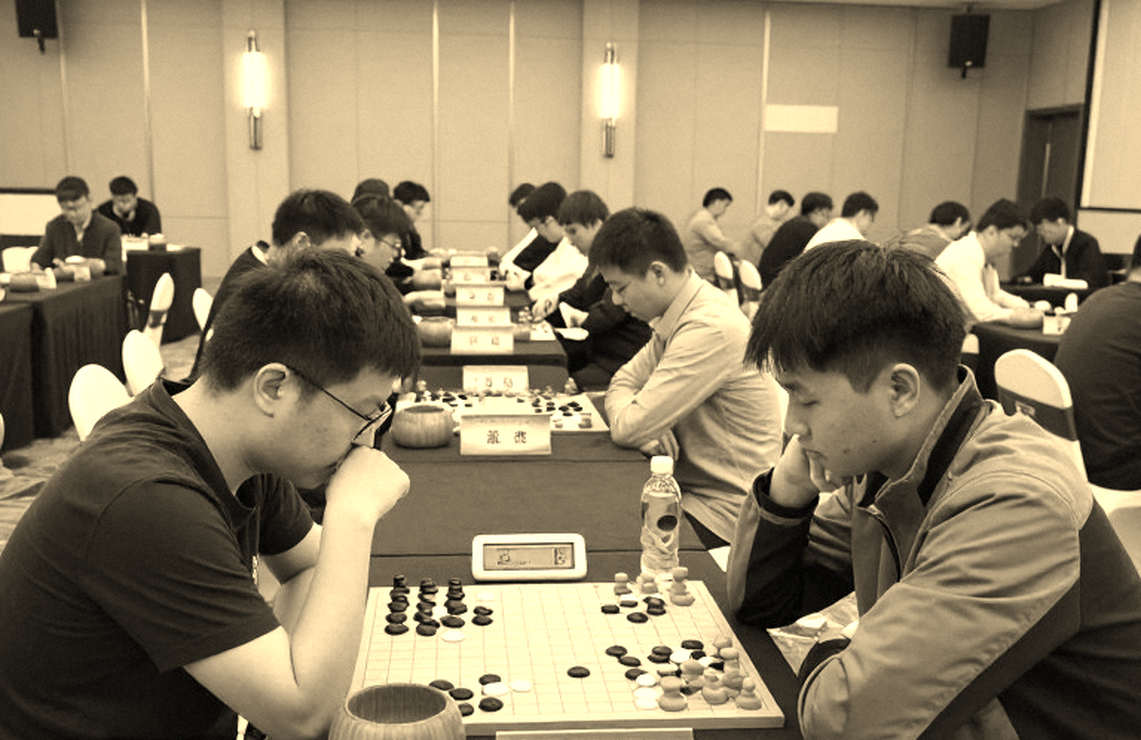 प्राग 2026 की 27 मिनिएचर: ChessBase Magazine #225 वह दस्तावेज़ है जो लाइवस्ट्रीम कभी नहीं बना सका